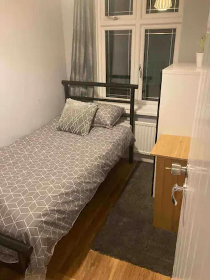 Modern 5 Bedroom Family House - 18 Mins To Station Λονδίνο Εξωτερικό φωτογραφία