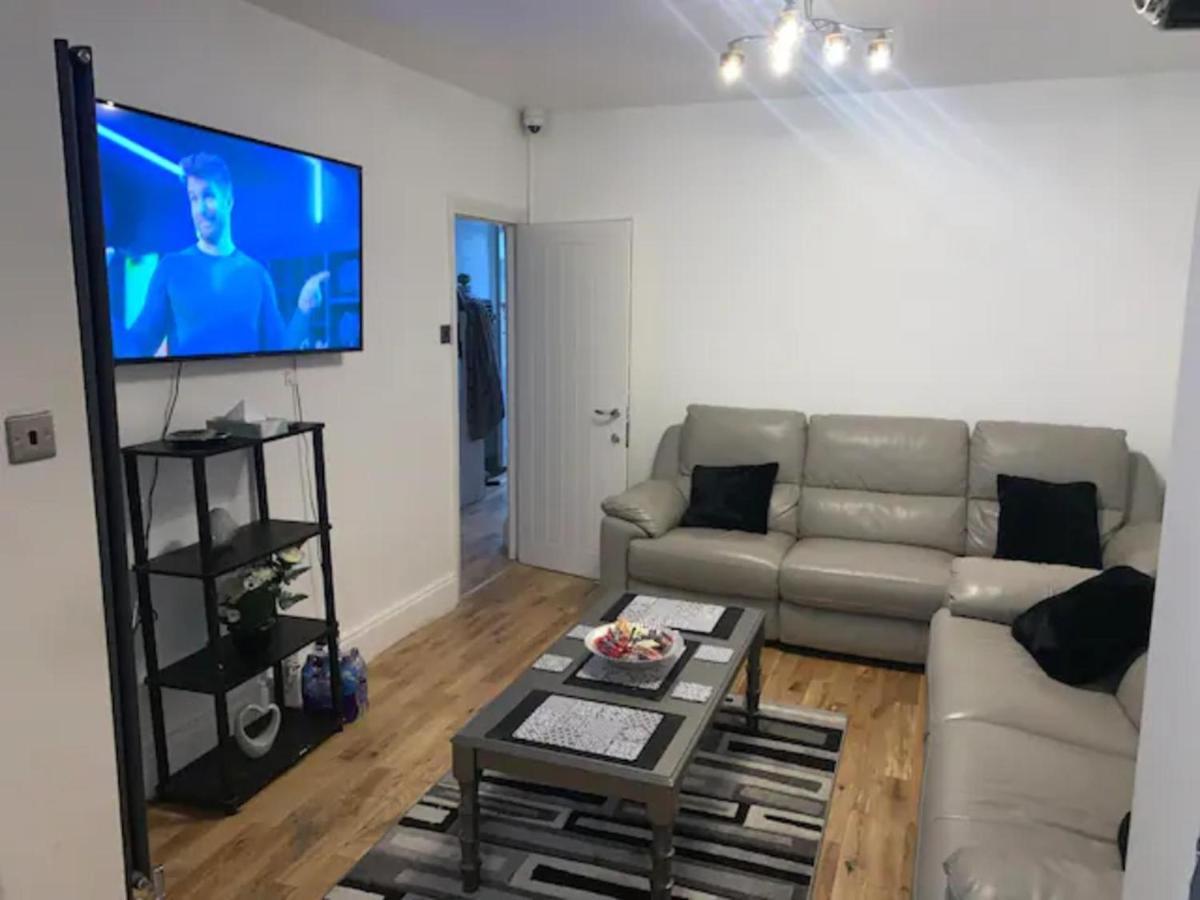 Modern 5 Bedroom Family House - 18 Mins To Station Λονδίνο Εξωτερικό φωτογραφία