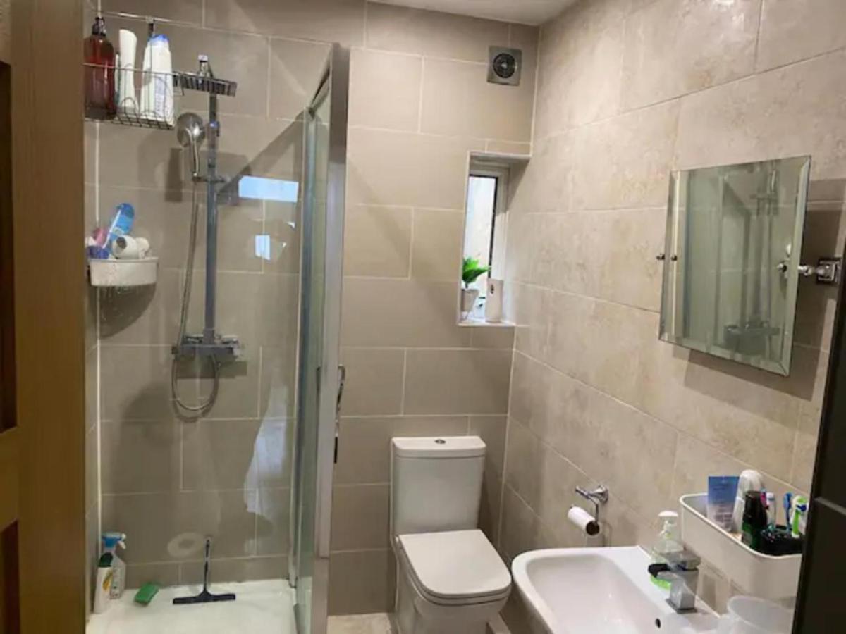 Modern 5 Bedroom Family House - 18 Mins To Station Λονδίνο Εξωτερικό φωτογραφία